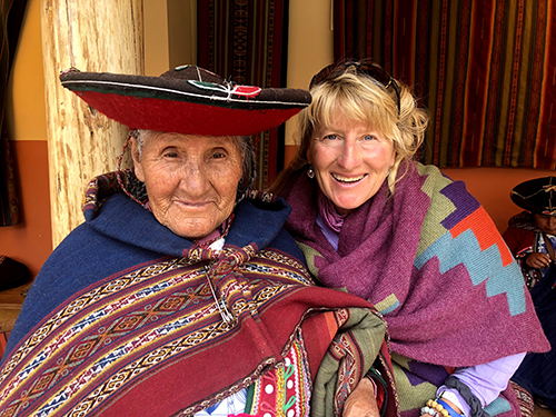 Colleen with a Peruvian woman